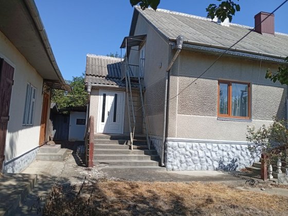 Продам 1/2 будинку в Садгорі Чернівці