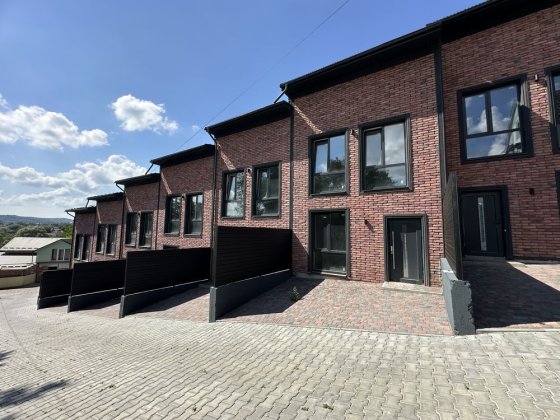 Продається таунхаус зданий в есплуатацію в центрі міста Чернівці