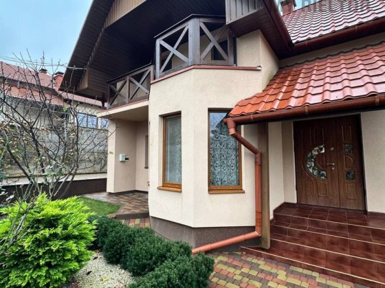 Продаж будинку із затишною атмосферою, район Червениця