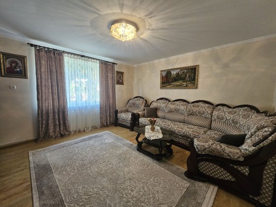 Продається будинок для великої сім'ї