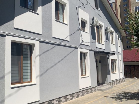 Продається 2х поверховий будинок Чернівці