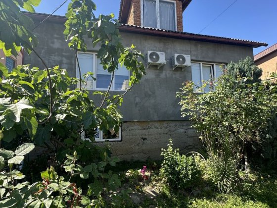 Продаж будинку поруч з центром міста