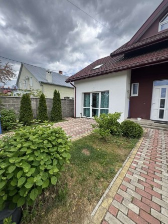 Продаж великого будинку + гостьовий будиночок в тихому районі - фото 1