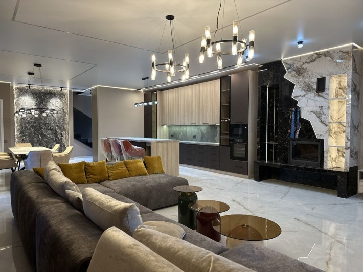 Продаж величезного ,дизайнерського будинку - фото 1
