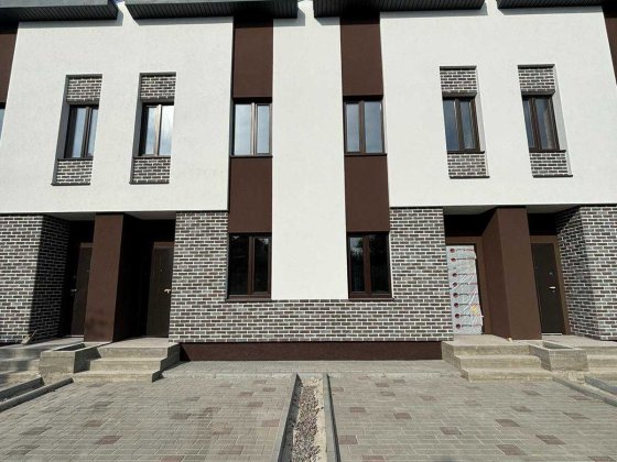 Новий таунхаус з червоної цегли. Черкассы