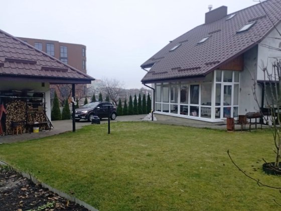 Продам 5 кімнатний будинок в Рівному ( вул.Руська, район 6 школи) Ровно