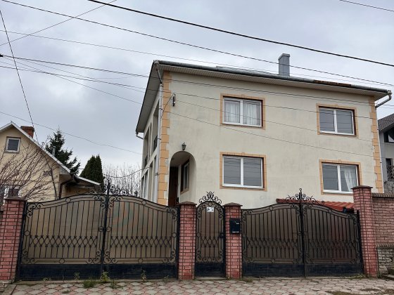 Продаж будинку вул. Заставнянська Чернівці
