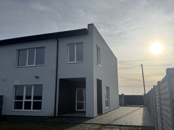 Продам котедж підготовлений під ремонт масив Київський Ровно