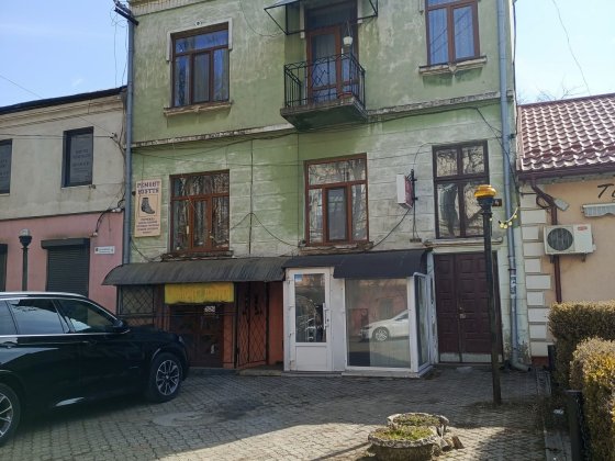 Продається будинок і приміщення під бізнес Чернівці