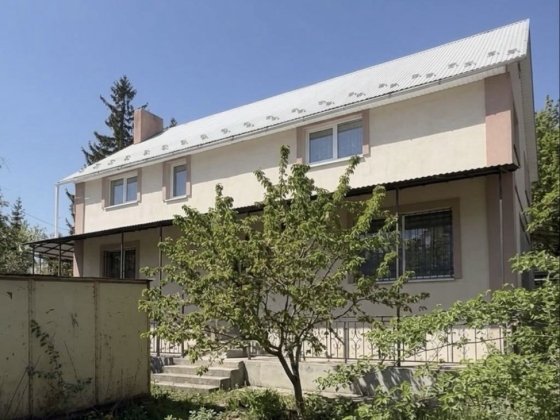 ПРОДАМ 2 БУДИНКИ (майже 6 соток)! вул. ГОРІХІВСЬКА, РОША. Ідеально під бізнес або для ВЕЛИКОЇ РОДИНИ Чернівці