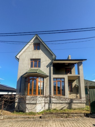 Маєток з панорамним видом на місто: 275 м² якості та простору - фото 1
