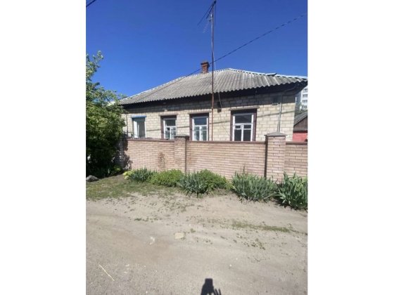 Продаж. 1/2 будинку в тихому центрі ( район Астри) Черкаси