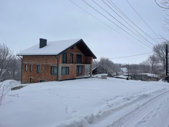 будинок на дві сімʼї, район Гарячий Урбан по вулиці немирівська Чернівці
