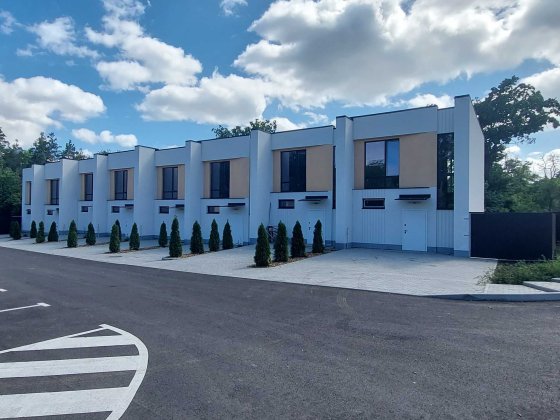 Продам таунхаус з гаражем по вул. Дахнівська район Соснівки Черкаси