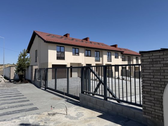На продаж нові стильні котеджі, від забудовника , більше шемсти різних планувань Ровно