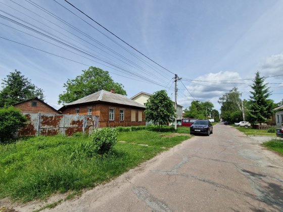 Продаж будинку і земельної ділянки. ТРЦ Голівуд. Чернигов