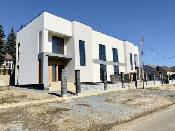 ПРОДАЖ котеджу з просторою ділянкою 4,5 сот Ровно