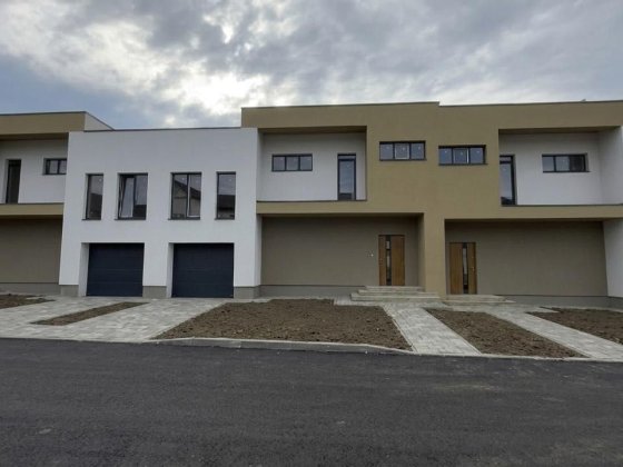 Продаж 3к котеджу з міськими комунікація у затишному районі міста із розвиненою інфраструктурою Ровно