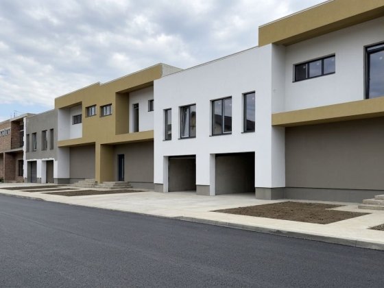 Продаж котеджів на Демʼянчука з максимальною комплектацією та гаражем Рівне