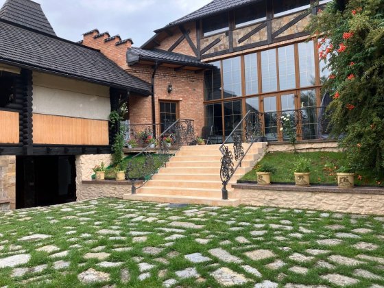 Ідеальний варіант будинку для великої сім’ї, комфортного заміського життя або статусної нерухомості  Чернівці