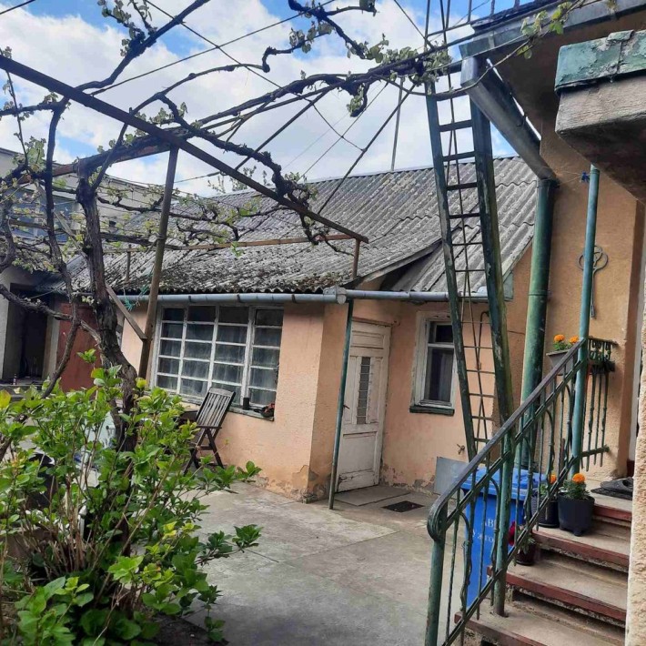 Продаю будинок в Ужгороді по вулиці Загорській в районі суда - фото 1