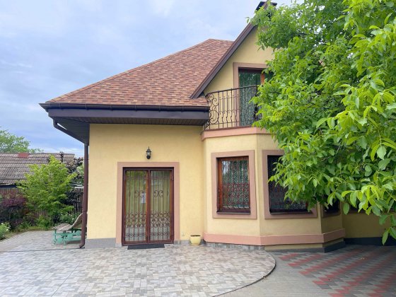 Будинок + критий басейн з сауною + окрема будівля 200 м² під бізнес, вул. Мохова
