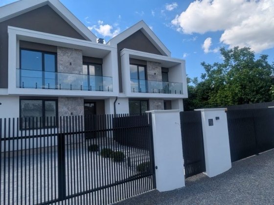 Продаж танхауза з газом і центральними комунікаціями