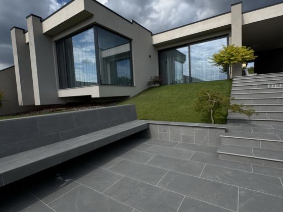 Продаж будинку з панорамним видом на місто
