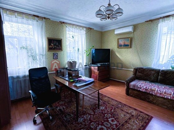 Продам двохповерховий будинок Дніпро