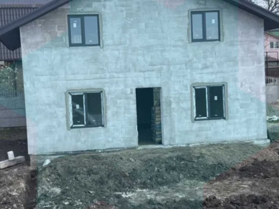 У продажу просторий будинок на пос. Мирний