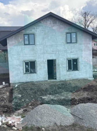 У продажу просторий будинок на пос. Мирний - фото 1