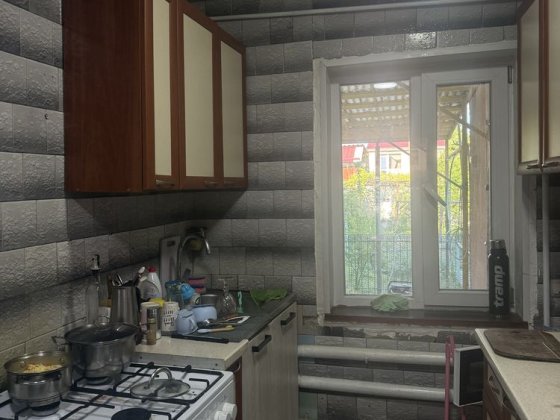 Продам частину будинку з окремим двором в районі 11 школи! Чернигов