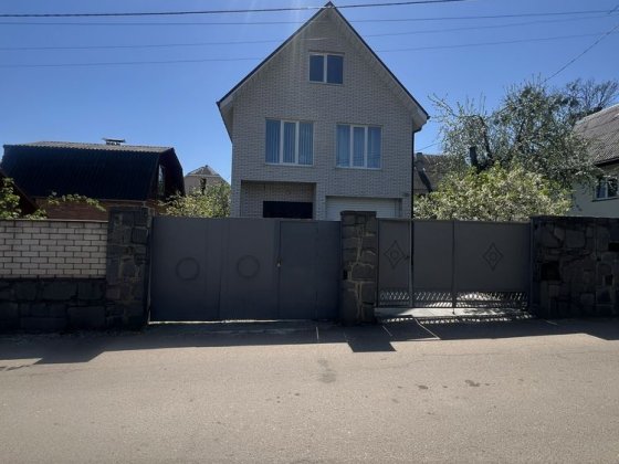 Продаж 2-х будинків на Максютова для  родини з літніми батьками Житомир