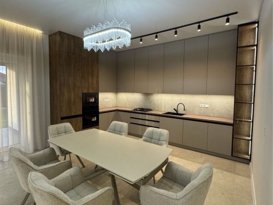 Продаж будинку з Газом 3 окремі кімнати | Гардеробна | Камін | 145м2 |