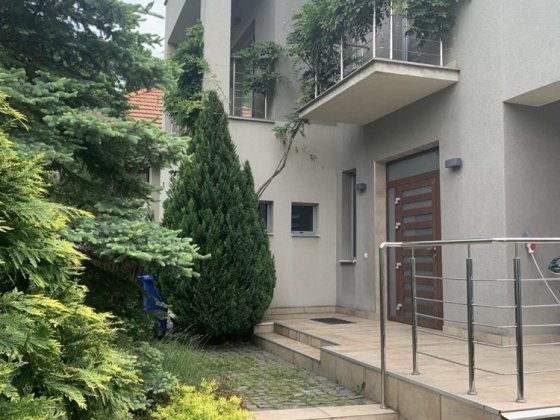 Продаж преміального будинку біля лісу з басейном