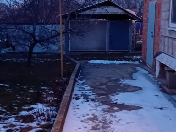 Продам будинок  в Дніпрі жилий. Всі коммунікації є. 100м. Кв.