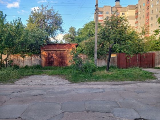 Продам  пол дома 19я школа Чернігів