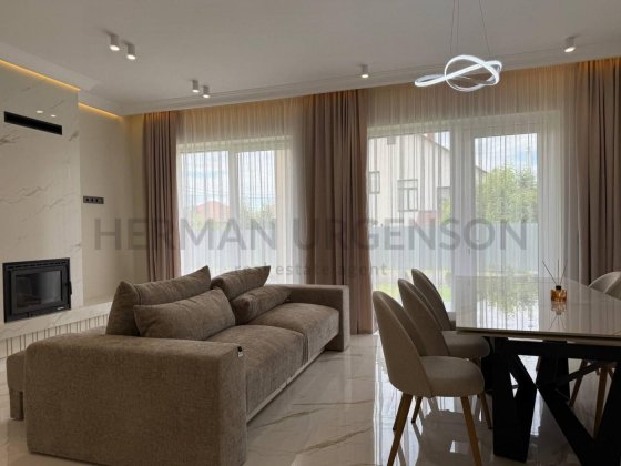 Продаж дуплексу 175 м.кв / 3.5 сотки / Ужгород, р-н Садовий