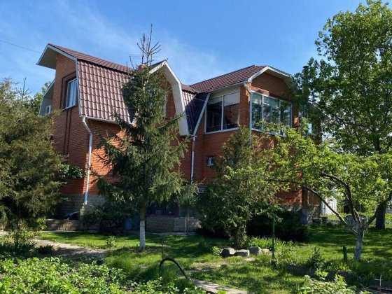 Продам хороший 2-х этажный дом с ремонтом в Березановке Левый берег Днепр