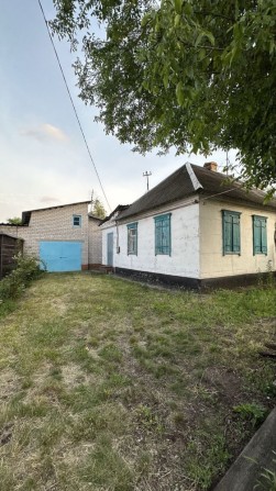 ДІІВКА 1: Пів будинку + окрема будівля кухня, гараж та велика ділянка - фото 1