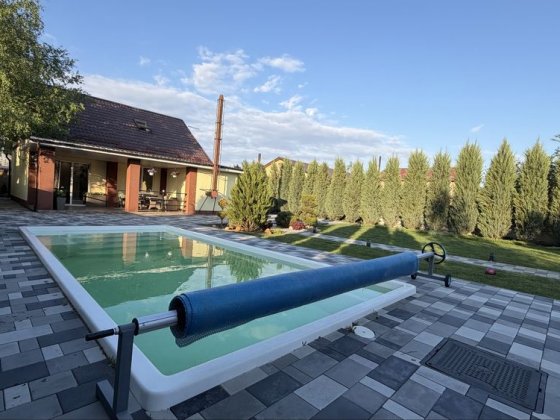 Продам дом-дачу с бассейном в Амур-Нижнеднепровском районе