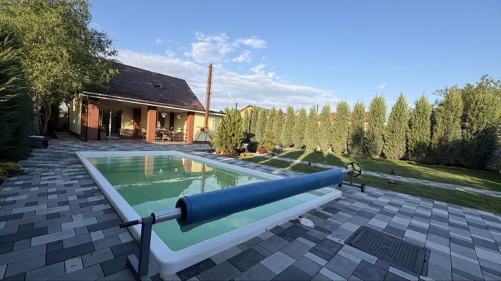 Продам дом-дачу с бассейном в Амур-Нижнеднепровском районе - фото 1