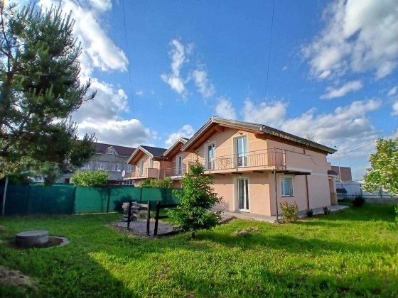 Таунхаус з ремонтом та земельною ділянкою площею 3 сотки Винница