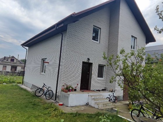 Продається новий двоповерховий цегляний будинок.4 кімнати.Гараж.10 соток приват\землі Житомир