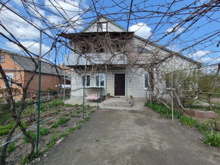 Продаж двоповерхового будинка з ділянкою на Старому місті - фото 1
