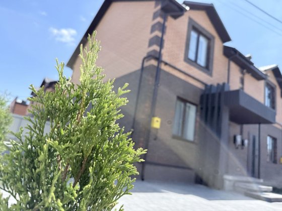 Продам бокови таунхаус з ремонтом без кімісії .