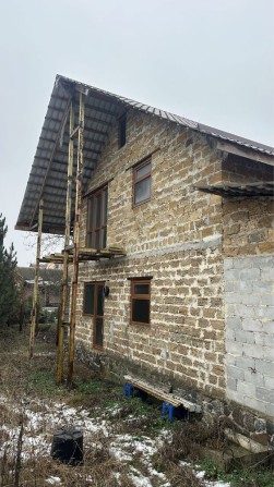 Прожаж 2х поверхового будинку з хорошою локацією . - фото 1