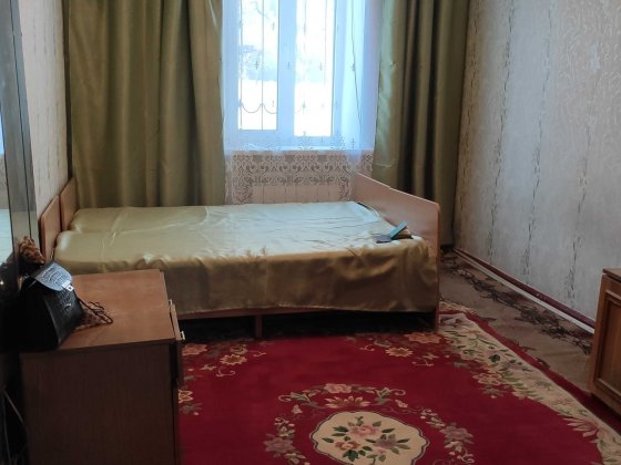 Продам 1к домик с гаражом .