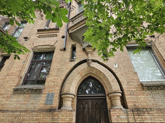 Продам 3-поверховий будинок в центрі міста Кропивницкий