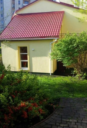 Будинок біля центру Львова для проживання або інвестиції, 150 м², 2 входи, з меблями - фото 1